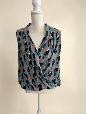 ANN TAYLOR Toucan Print Cross Top Size Small